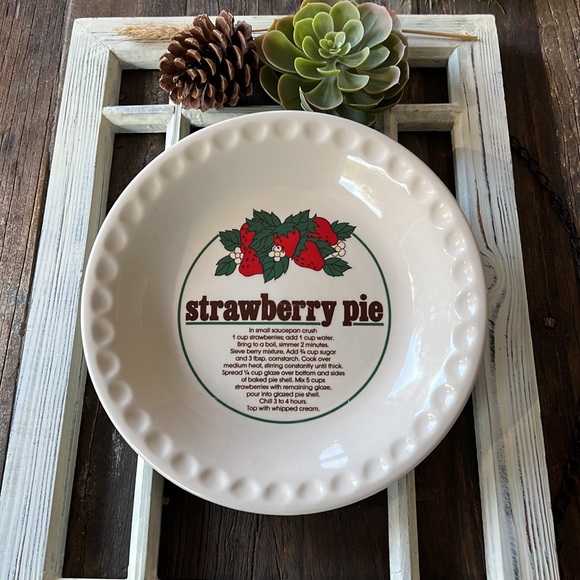 Vintage Other - VINTAGE strawberry pie plate